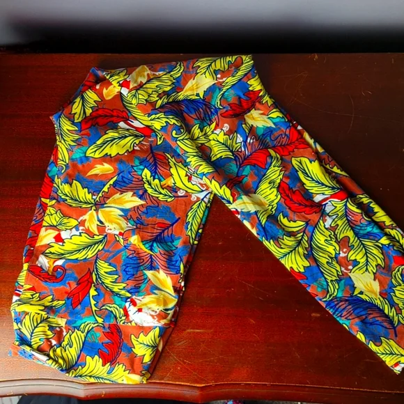LuLaRoe leggings tall and curvy leaf pattern - Picture 1 of 6